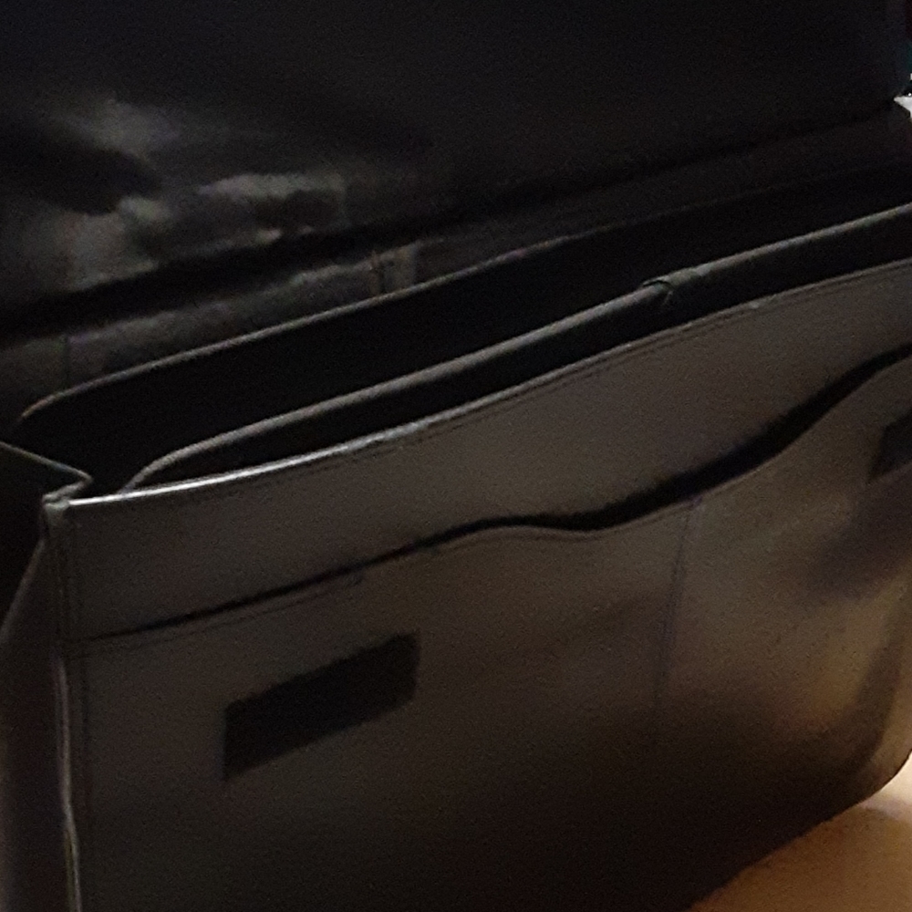 Black Leather Multi-Purpose Messenger/Business Bag - image 8